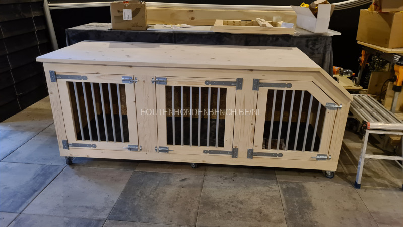 houten-hondenbench voor onder een trap