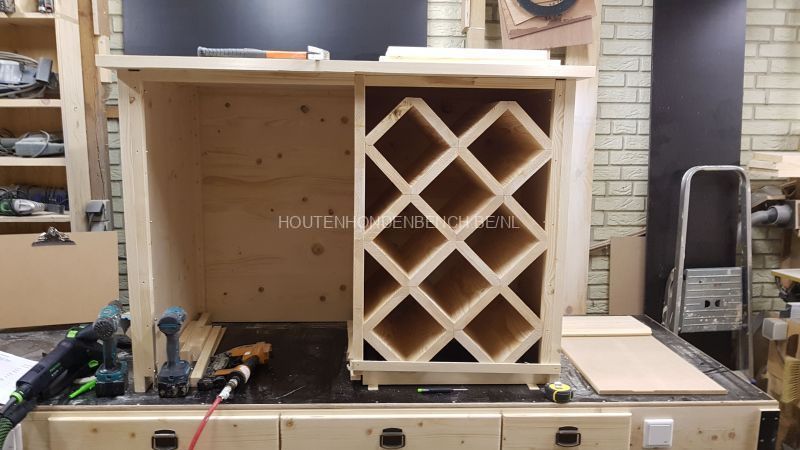 bouw van wijn kastje