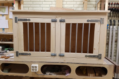 Houten-hondenbench-in-blank-hout-met-2-deuren