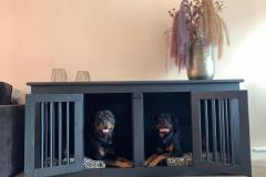 houten-hondenbench in het zwart/grijs